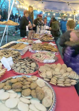 Festive treats at the 2018 tree lighting (Photo by Frances Ruth Harris)