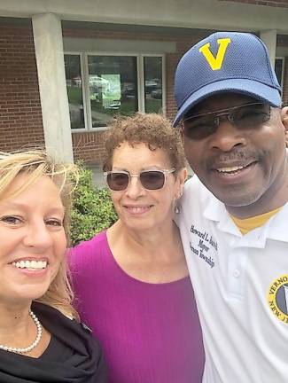 Stephanie Scilingo and Kristi Anderson from the Vernon Chamber of Commerce with Mayor Burrell.