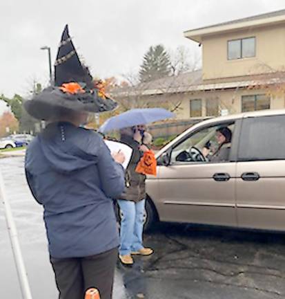 Spookmania drive-by (Photo by Laurie Gordon)