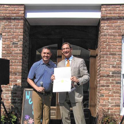Center for Entrepreneurship opens <b>State Assemblyman Mike Inganamort, left, with Mark Valli.</b>