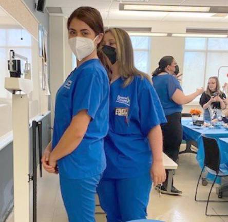SCCC’s Health Fair will be Wednesday Students in the Medical Assistant program practice their medical training. (Photo by Kathleen Peterson)