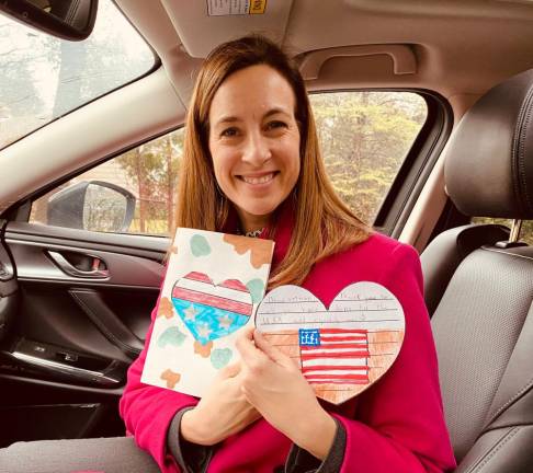 4K Valentines for local veterans Congresswoman Mikie Sherrill delivers Valentine's Day cards to local veterans.
