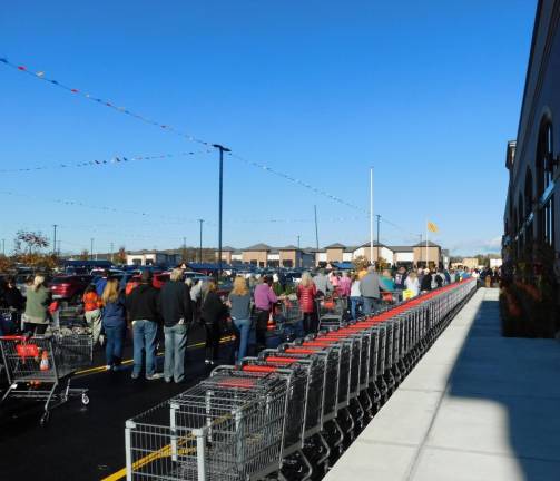 The line to get into the store on Oct. 23, as ShopRite of Sparta opens.