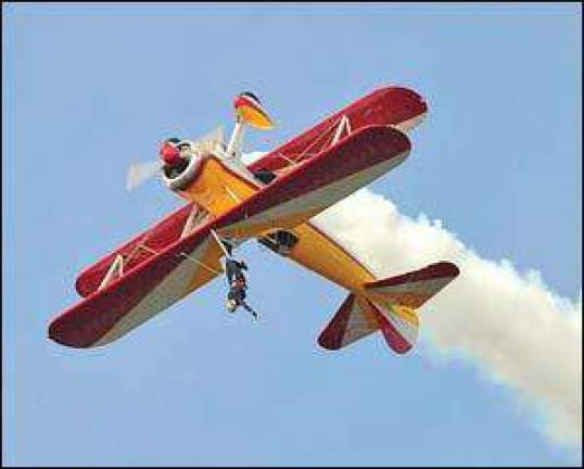 Beautiful weather, great entertainment draw large crowd to West Milford air show Beautiful weather, great entertainment draw large crowd to West Milford air show