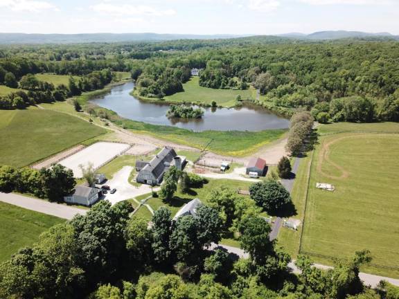 82-acre Equestrian Estate with 3 fireplaces and awesome views