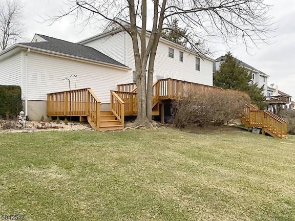 Home on private cul de sac offers mountain views Home on private cul de sac offers mountain views