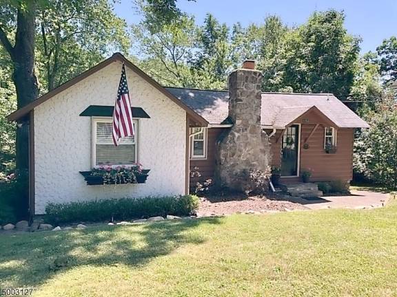 Renovated lakefront ranch is more than a home, it’s a lifestyle Renovated lakefront ranch is more than a home, it’s a lifestyle