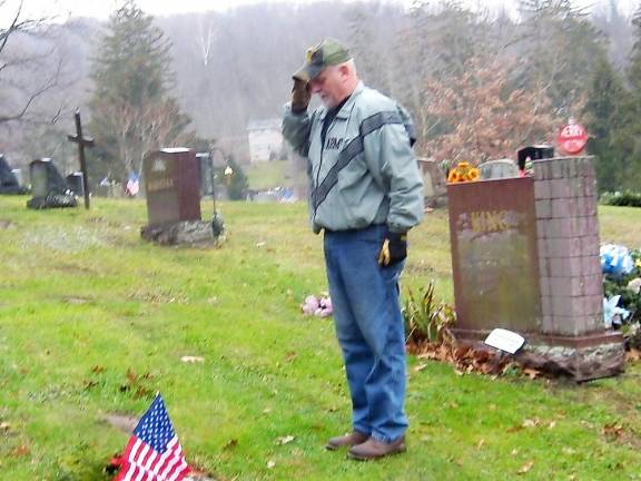 Frank Smith offers a salute to a fellow veteran (Photo by Janet Redyke)