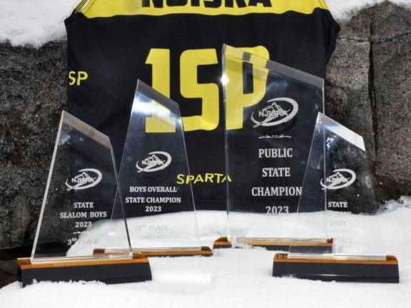 Boys varsity ski team places 2nd in state championship Boys varsity ski team places 2nd in state championship