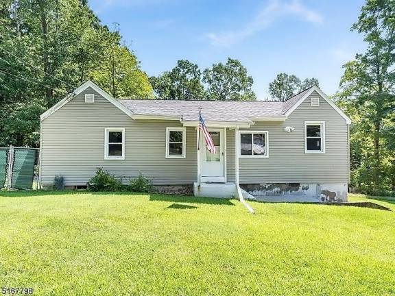 A ranch-style stunner on park-like property A ranch-style stunner on park-like property