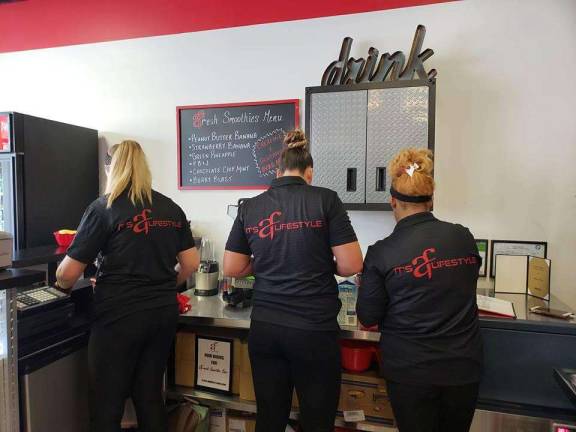 Smoothies bar opens in Newton Staff hard at work preparing fresh smoothies Photos by Laurie Gordon