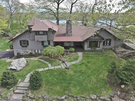 Serene, original Crane home with panoramic views of Lake Mohawk