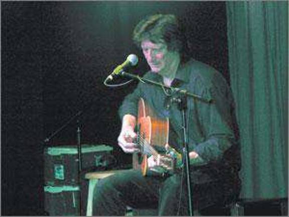 Chris Smither plays a crowd-pleasing show Chris Smither plays a crowd-pleasing show
