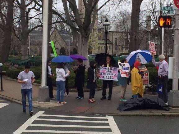 Anti-H.R. 38 protesters