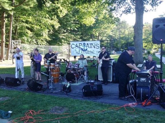 Captains of Leisure performing at LMP Sunday Concert Series