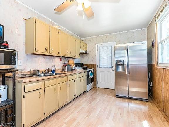 A ranch-style stunner on park-like property A ranch-style stunner on park-like property