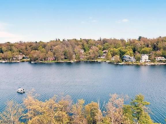 This lakeside retreat is more than a home, it’s a lifestyle This lakeside retreat is more than a home, it’s a lifestyle