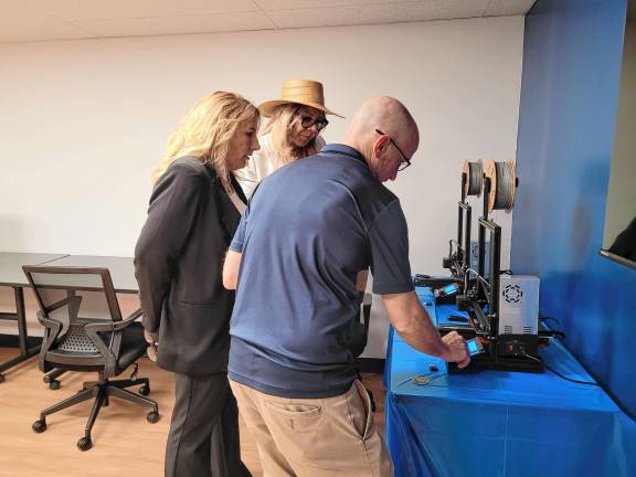 Center for Entrepreneurship opens <b>Sean Hyland demonstrates a 3D printer in the Center for Entrepreneurship.</b>