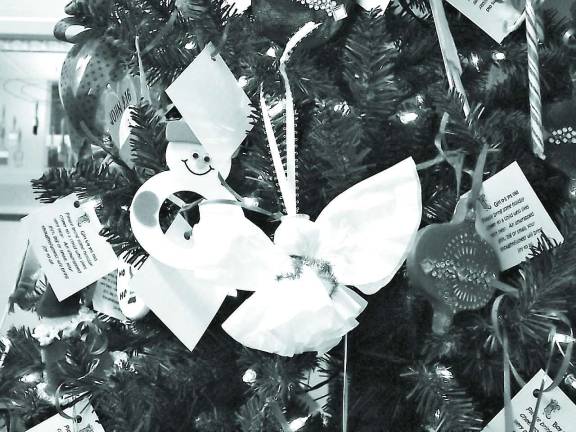 Holiday Wish Tree ready for residents’ kindness Holiday Wish Tree ready for residents’ kindness