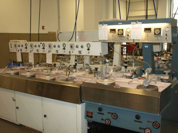 Thorlabs holds official opening Grinding and polishing the lenses sold by Thorlabs.