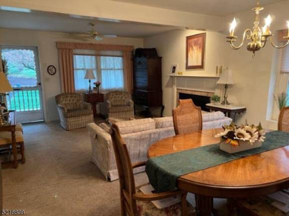 Well-maintained, attractive townhouse Well-maintained, attractive townhouse