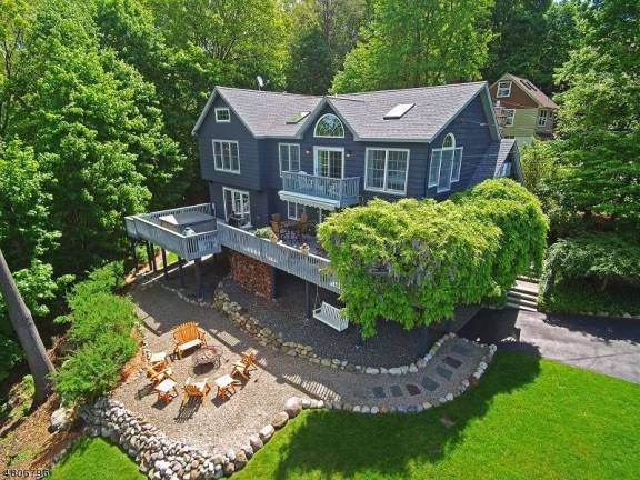 Renovated Crane house with modern amenities Renovated Crane house with modern amenities