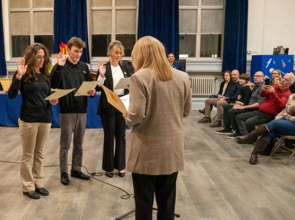 Joanne Black swears in, from left, Jennifer Lonsky, Chad Wood and Kaitlin Gagnon.