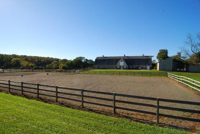 82-acre Equestrian Estate with 3 fireplaces and awesome views
