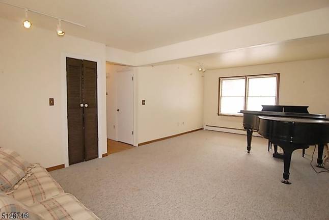 Big three-bedroom adjacent to watershed property offers privacy Big three-bedroom adjacent to watershed property offers privacy