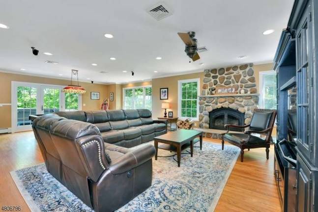 Renovated Crane house with modern amenities Renovated Crane house with modern amenities