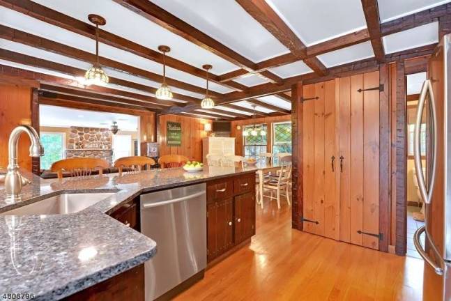 Renovated Crane house with modern amenities Renovated Crane house with modern amenities