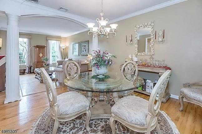 Upscale accents set this Royal Oaks house apart Upscale accents set this Royal Oaks house apart