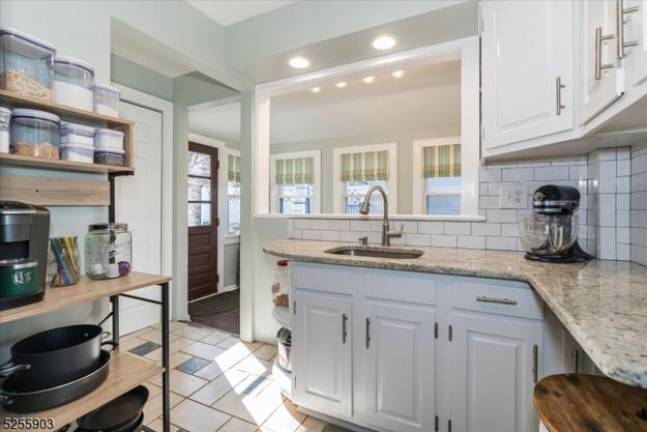 Updated home with lake views Updated home with lake views