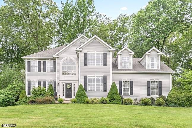 Upscale accents set this Royal Oaks house apart Upscale accents set this Royal Oaks house apart