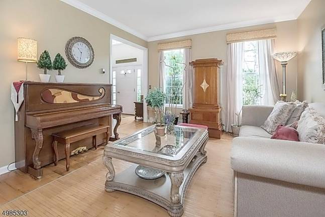 Upscale accents set this Royal Oaks house apart Upscale accents set this Royal Oaks house apart
