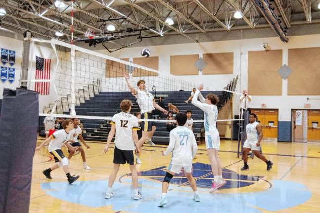 Vernon’s Ben Jurewicz reaches for the ball.