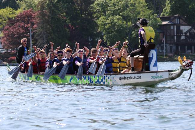 Team Wonka Boat Tours finishes strong on Sunday's race.