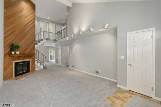 Make yourself at home in a gorgeous townhouse Make yourself at home in a gorgeous townhouse