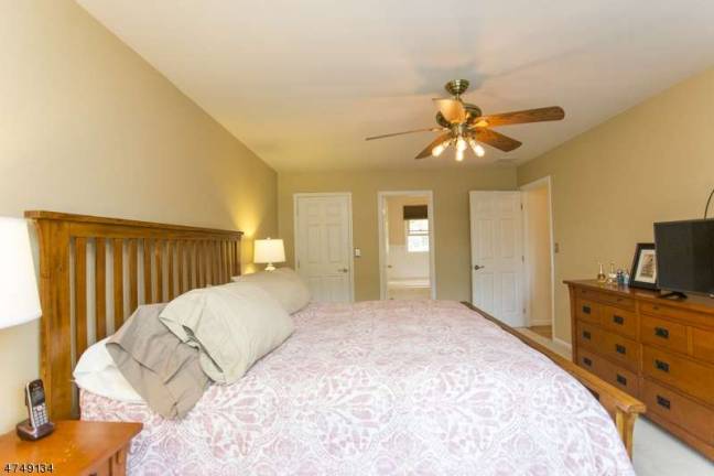 Picturesque Colonial in impeccable condition Picturesque Colonial in impeccable condition