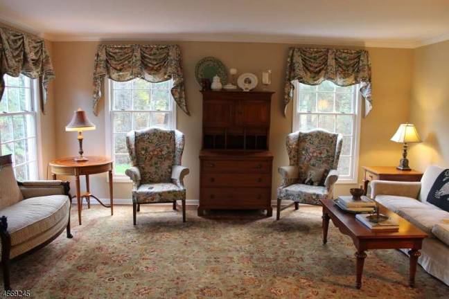 Four-bedroom Colonial in lovely setting Four-bedroom Colonial in lovely setting