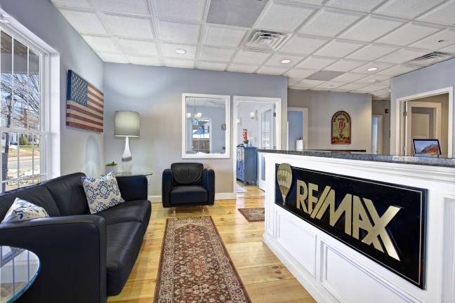 New RE/MAX office in Sparta: Interior