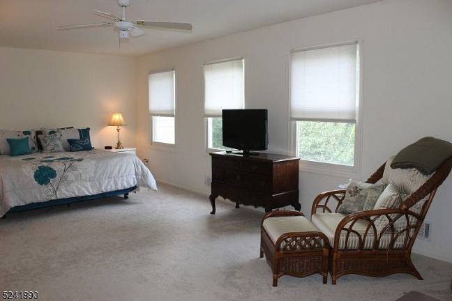 Easy living in great location Easy living in great location