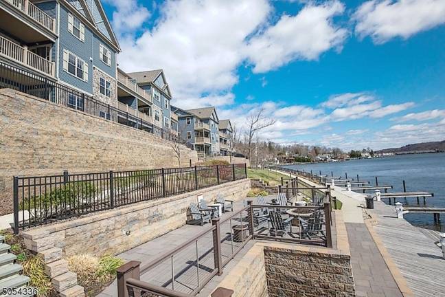 Mariner’s Pointe lakefront townhouse is modern and stylish