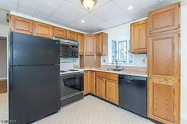 Cape Cod in Lake Mohawk offers bang for the buck Cape Cod in Lake Mohawk offers bang for the buck