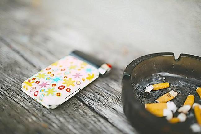 Thirdhand smoke endangers children and non-smokers Thirdhand smoke endangers children and non-smokers