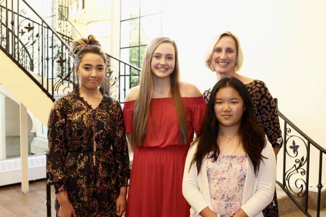 Sparta seniors receive scholarships The James B. Nye Scholarship - Aliya Wolfe-Nye, Erin Walse, Ilse Wolfe, Ellis Wolfe-Nye