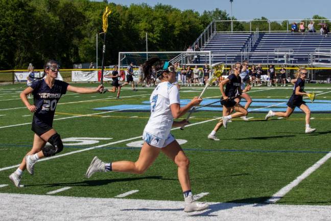 Vernon attacker Makenna Thomas (20) chases Sparta Spartans midfielder Uma Kowalski (7) during the first round of the girls varsity lacrosse state tournament Thursday, May 25 at Sparta High School. Kowalski scored the winning goal with seconds to spare, helping the Spartans beat the Vikings, 15-14. (Photos by Aja Brandt)