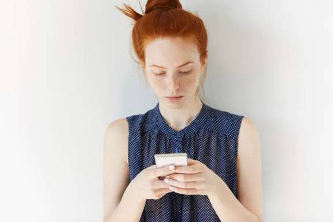 How to know if you are too tied to your cell phone How to know if you are too tied to your cell phone