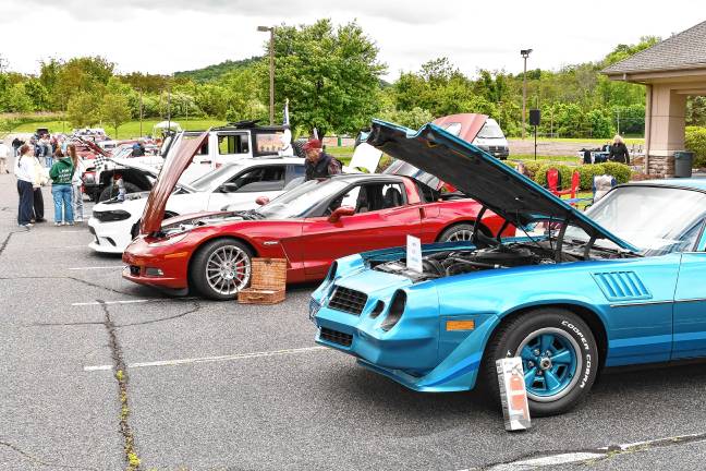 Photos: 6th annual car show at church Photos: 6th annual car show at church