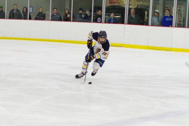 Pope John's beats Morristown-Beard on the ice Pope John's Alex Blaszak made one assist.